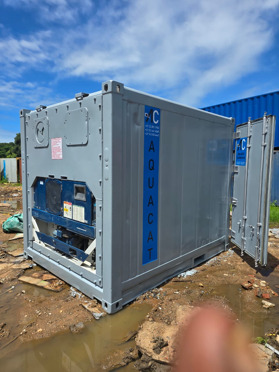 AquaCat branded 3m reefer container with Carrier compressor